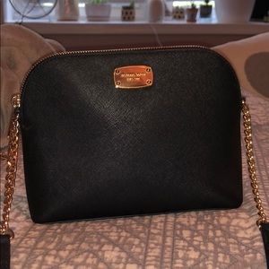 MICHAEL KORS CROSSBODY PURSE BLACK & GOLD